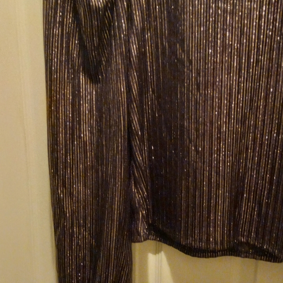 Top - Picture 2 of 4